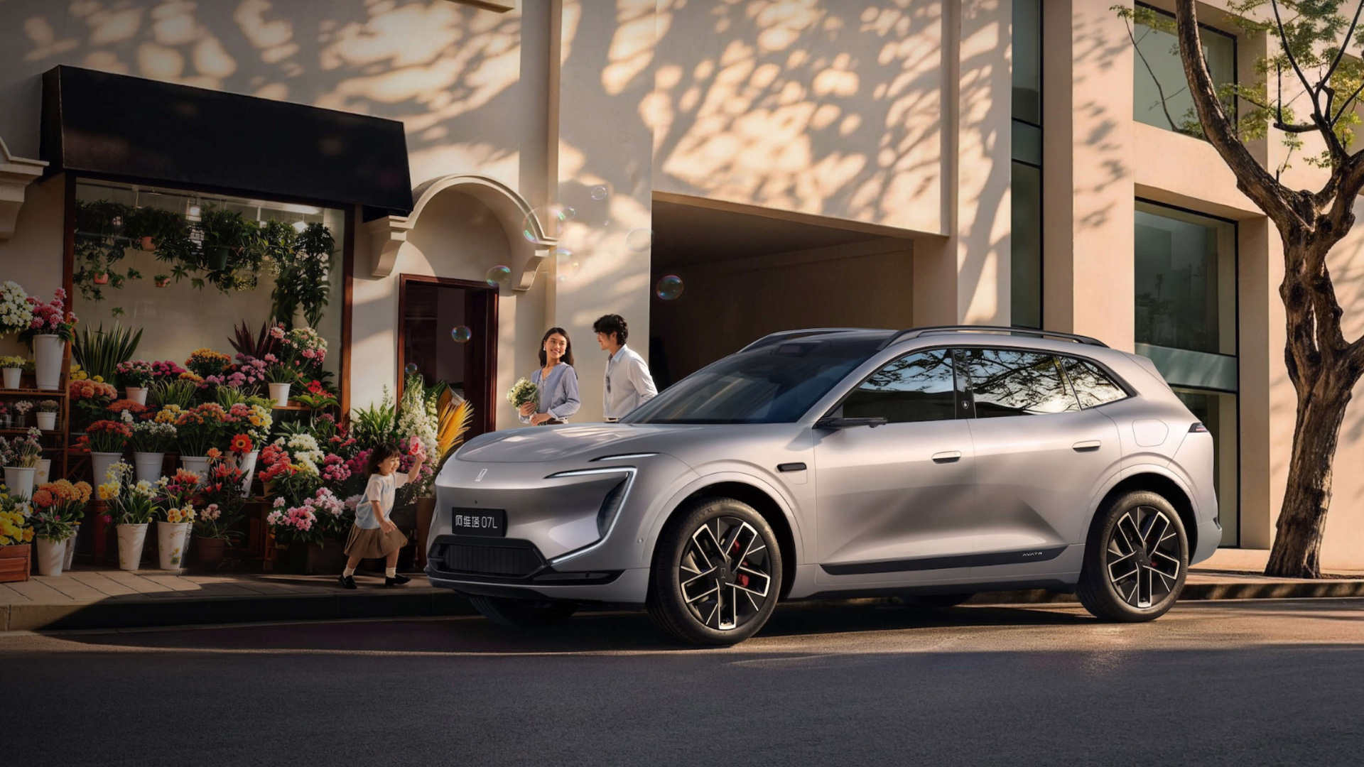 Електромобілі Avatr 07L EV з Китаю